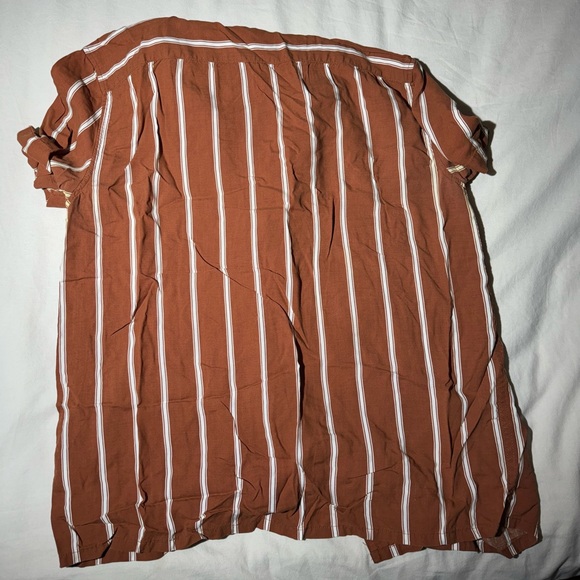 Men’s brown and white collared tee size M - Picture 4 of 4